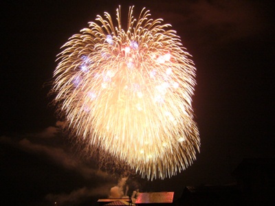 %E5%B0%8F%E5%8D%83%E8%B0%B7%E7%A5%AD%E3%82%8A%E8%8A%B1%E7%81%AB2011.jpg